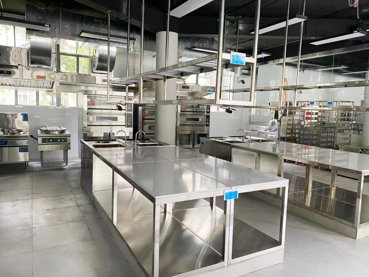 酒店廚房設(shè)備及用品 酒店廚房設(shè)備及用品